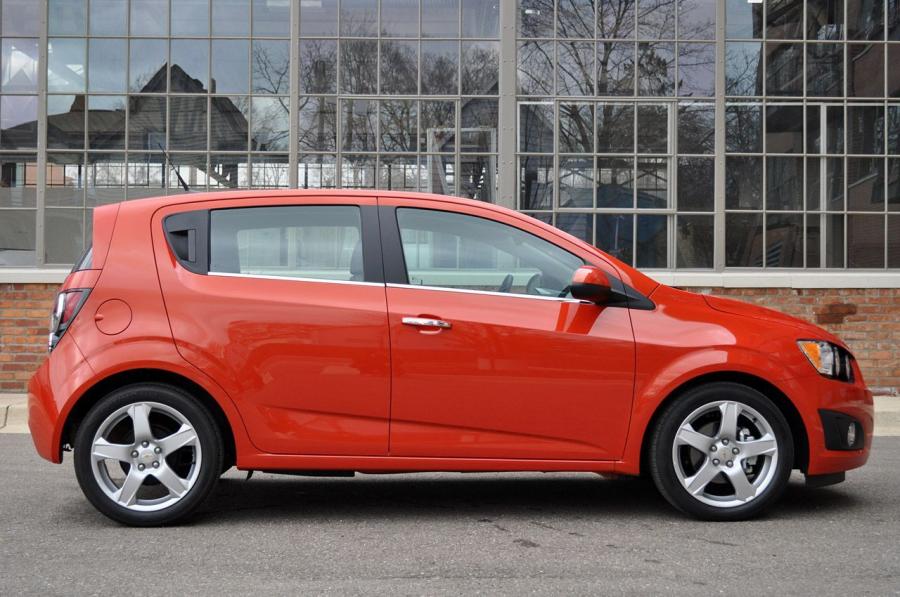  Chevrolet Sonic LTZ 2012 года  (фото 15 из 48)